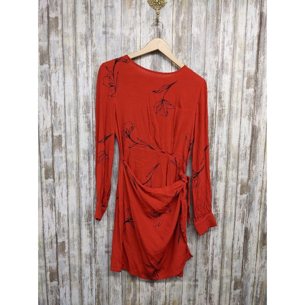 Astr The Label Sheath Valentine's Dress Red Floral Apron Long Sleeve Medium